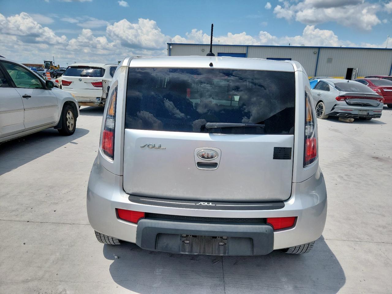 2011 Kia Soul + VIN: KNDJT2A26B7328105 Lot: 67803845
