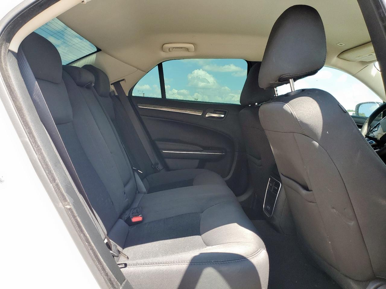 2022 Chrysler 300 Touring VIN: 2C3CCAAG8NH221861 Lot: 67856255