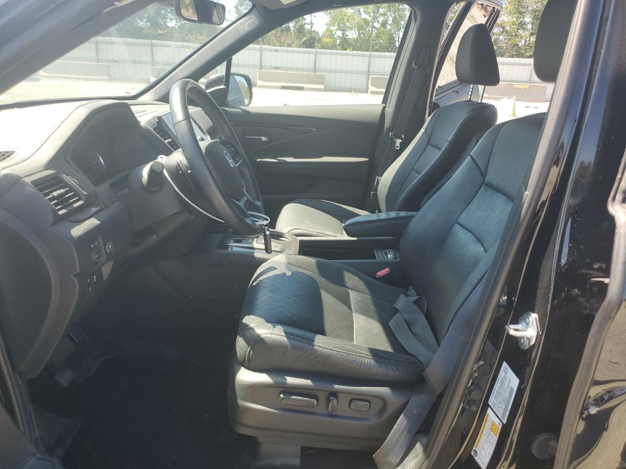 2021 Honda Passport Touring VIN: 5FNYF7H92MB004586 Lot: 70409535