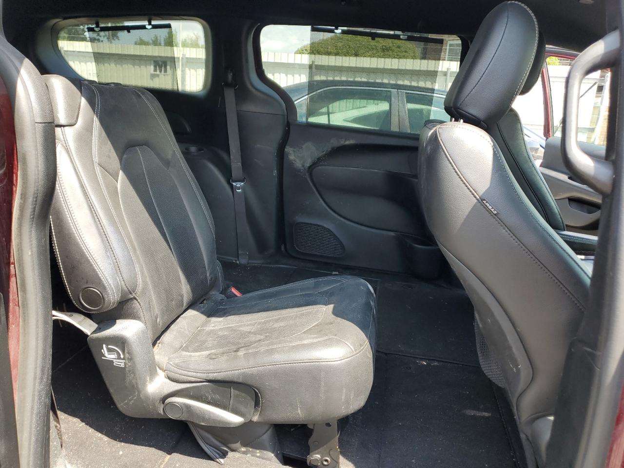 2018 Chrysler Pacifica Touring L VIN: 2C4RC1BG2JR350834 Lot: 67316975