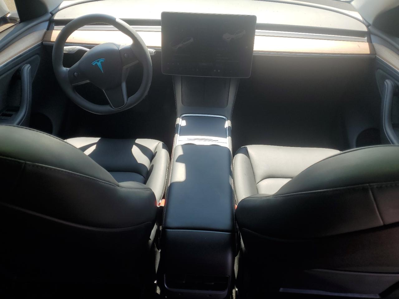 2024 Tesla Model Y VIN: 7SAYGDEE5RA225507 Lot: 68337275