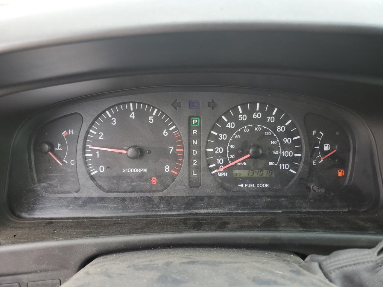 1998 Toyota Sienna Le VIN: 4T3ZF13C4WU012870 Lot: 69070305
