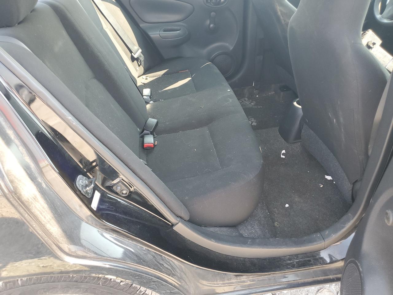 2015 Nissan Versa S VIN: 3N1CN7AP8FL800370 Lot: 69321495