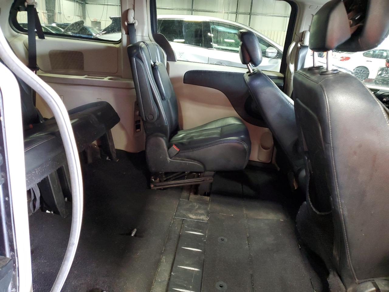 2014 Chrysler Town & Country Touring VIN: 2C4RC1BG6ER272810 Lot: 68858055