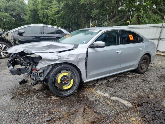 Sedans VOLKSWAGEN PASSAT 2014 Srebrny