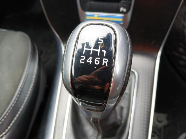 2018 VOLVO V40 R-DESI