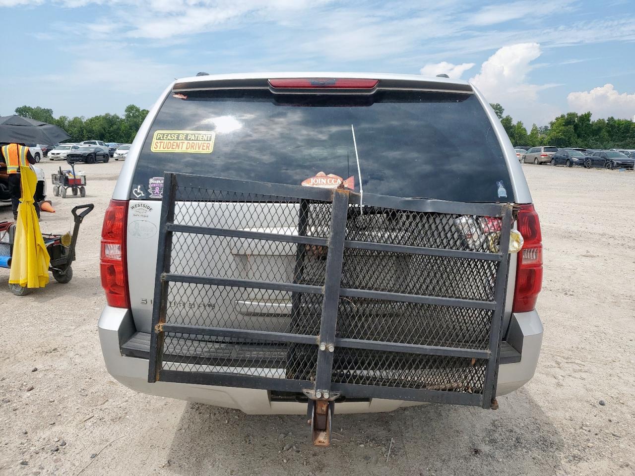 2011 Chevrolet Suburban C1500 Lt VIN: 1GNSCJE02BR390331 Lot: 68416815