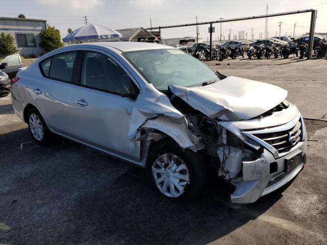  NISSAN VERSA 2017 Srebrny