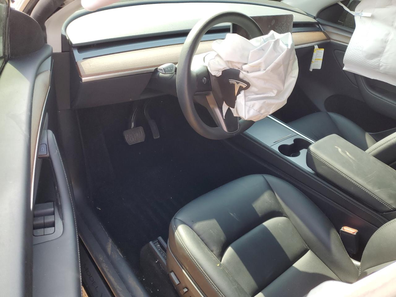 2024 Tesla Model Y VIN: 7SAYGAEE0RF198816 Lot: 69198375