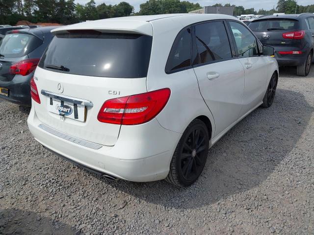 2013 MERCEDES BENZ B180 BLUEE