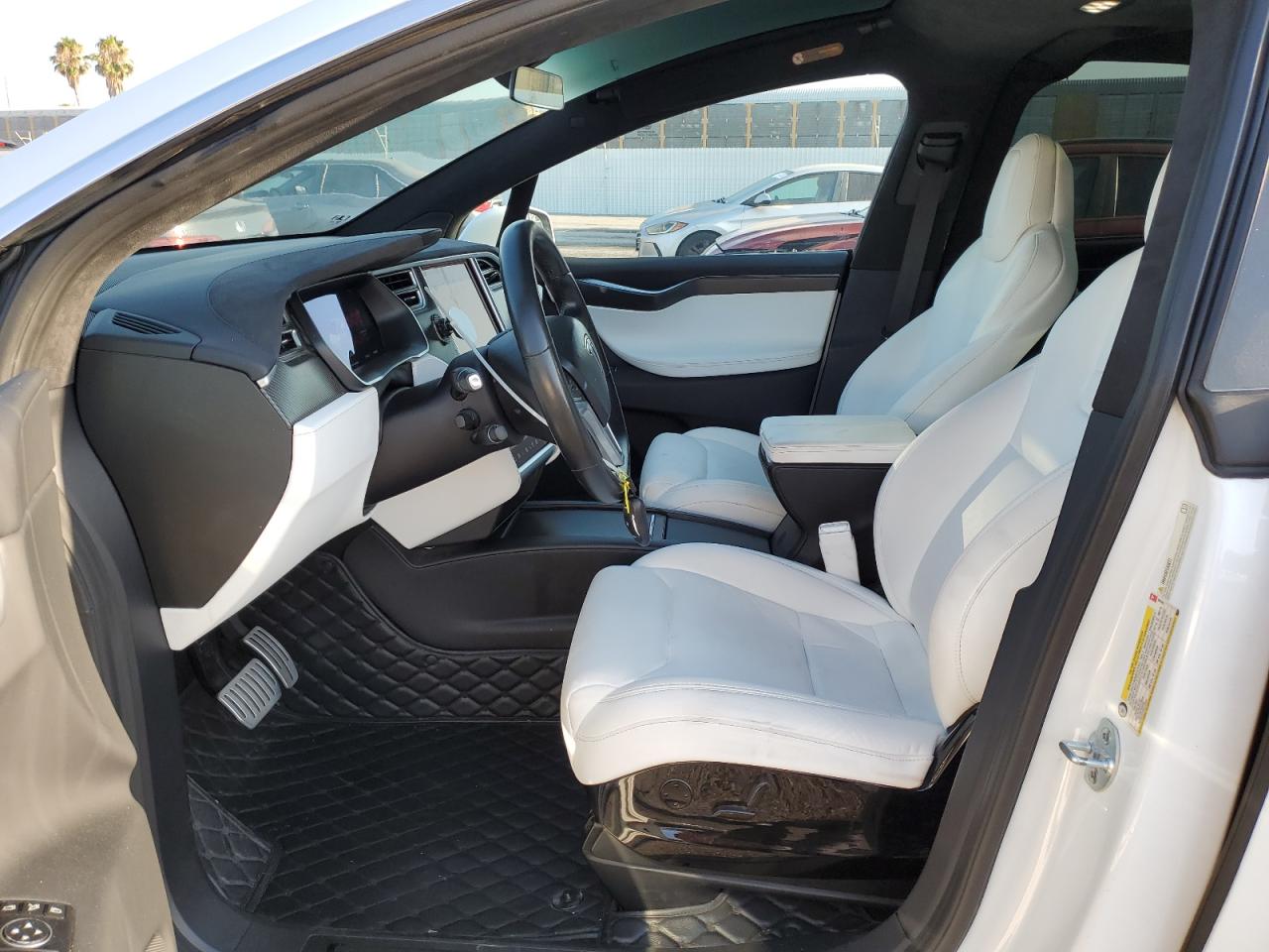 2017 Tesla Model X VIN: 5YJXCBE4XHF042492 Lot: 67553665