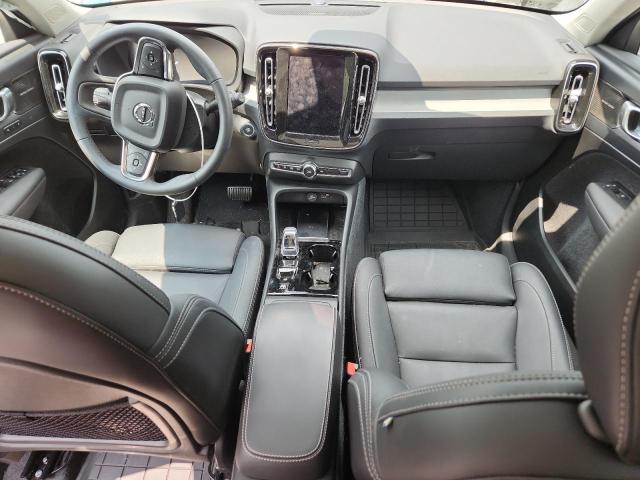  VOLVO XC40 PLUS 2024 Granatowy