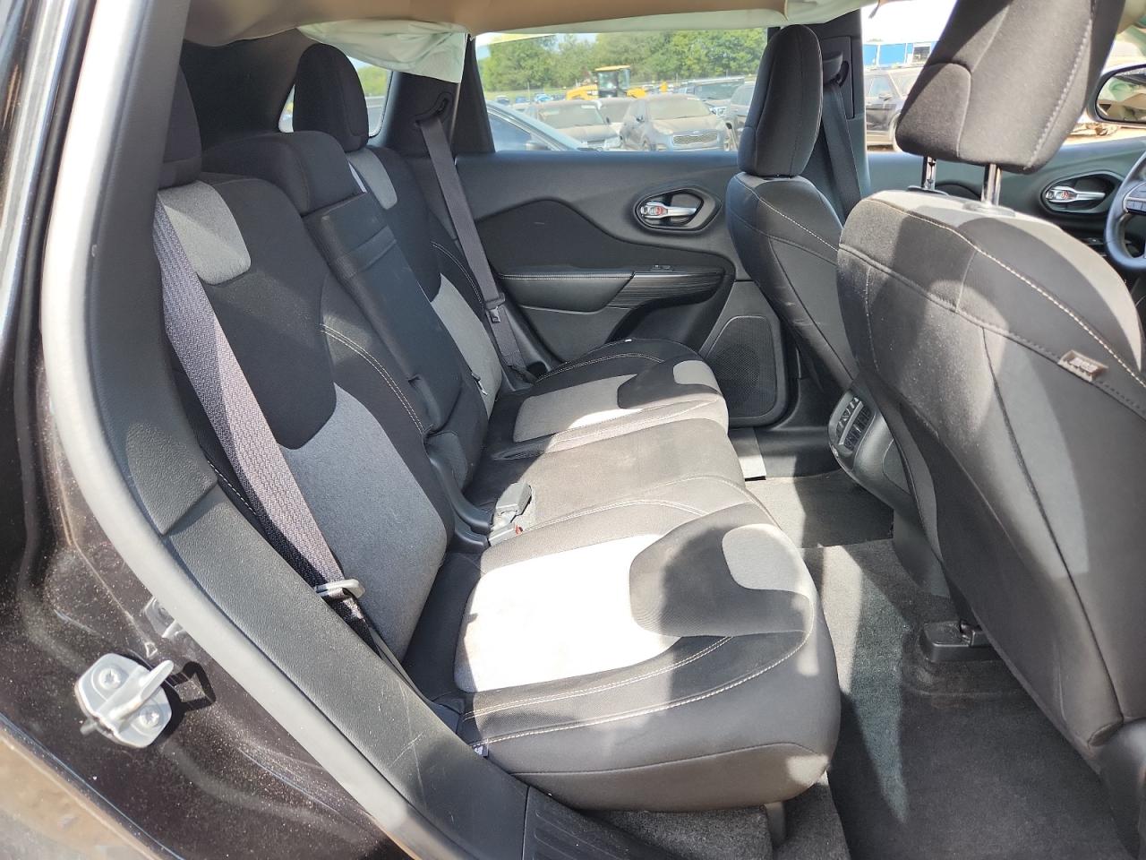 2015 Jeep Cherokee Sport VIN: 1C4PJLAB9FW766439 Lot: 70859605