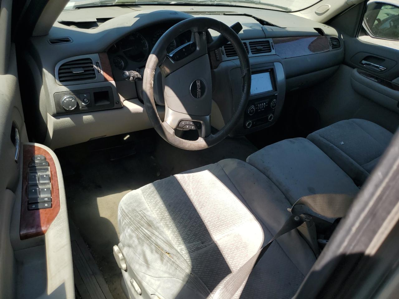 2008 GMC Yukon VIN: 1GKFC13C58R103603 Lot: 69182965