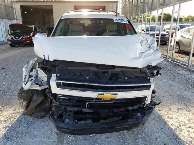 Parquets CHEVROLET SUBURBAN 2013 Biały