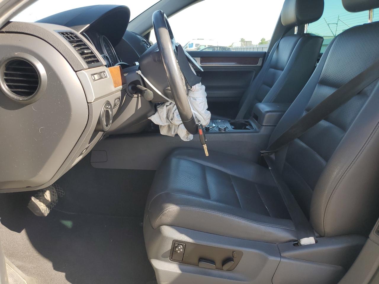 2010 Volkswagen Touareg V6 VIN: WVGBF7A93AD002943 Lot: 69794765