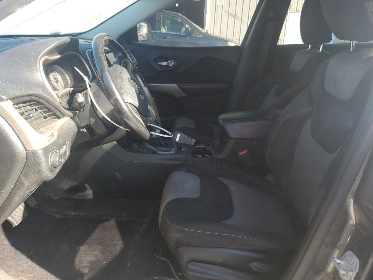 2018 Jeep Cherokee Latitude VIN: 1C4PJMCX5JD614029 Lot: 70627805