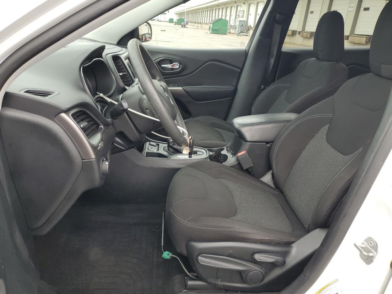 2020 Jeep Cherokee Latitude VIN: 1C4PJLCB0LD614733 Lot: 70227425