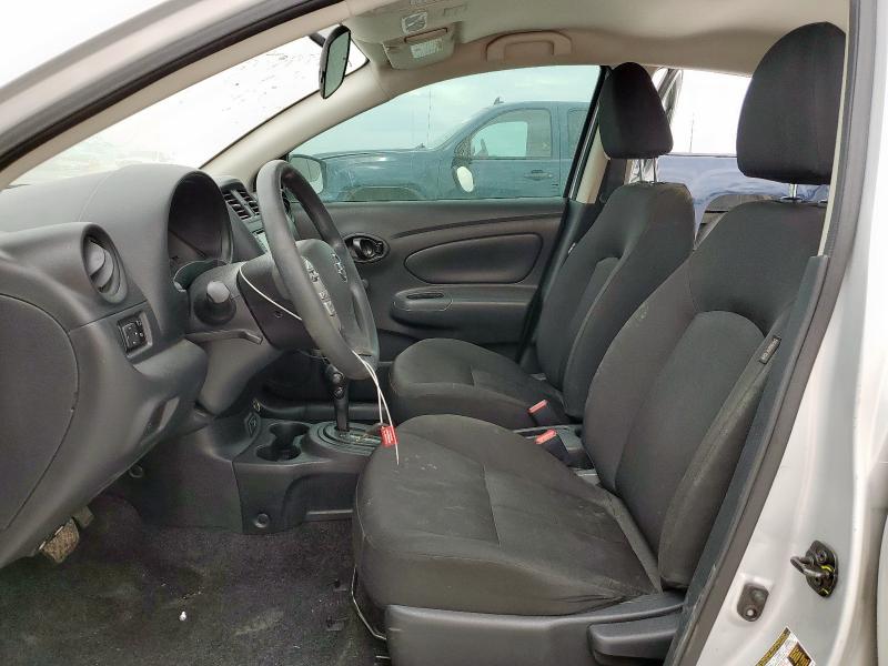  NISSAN VERSA 2019 Srebrny