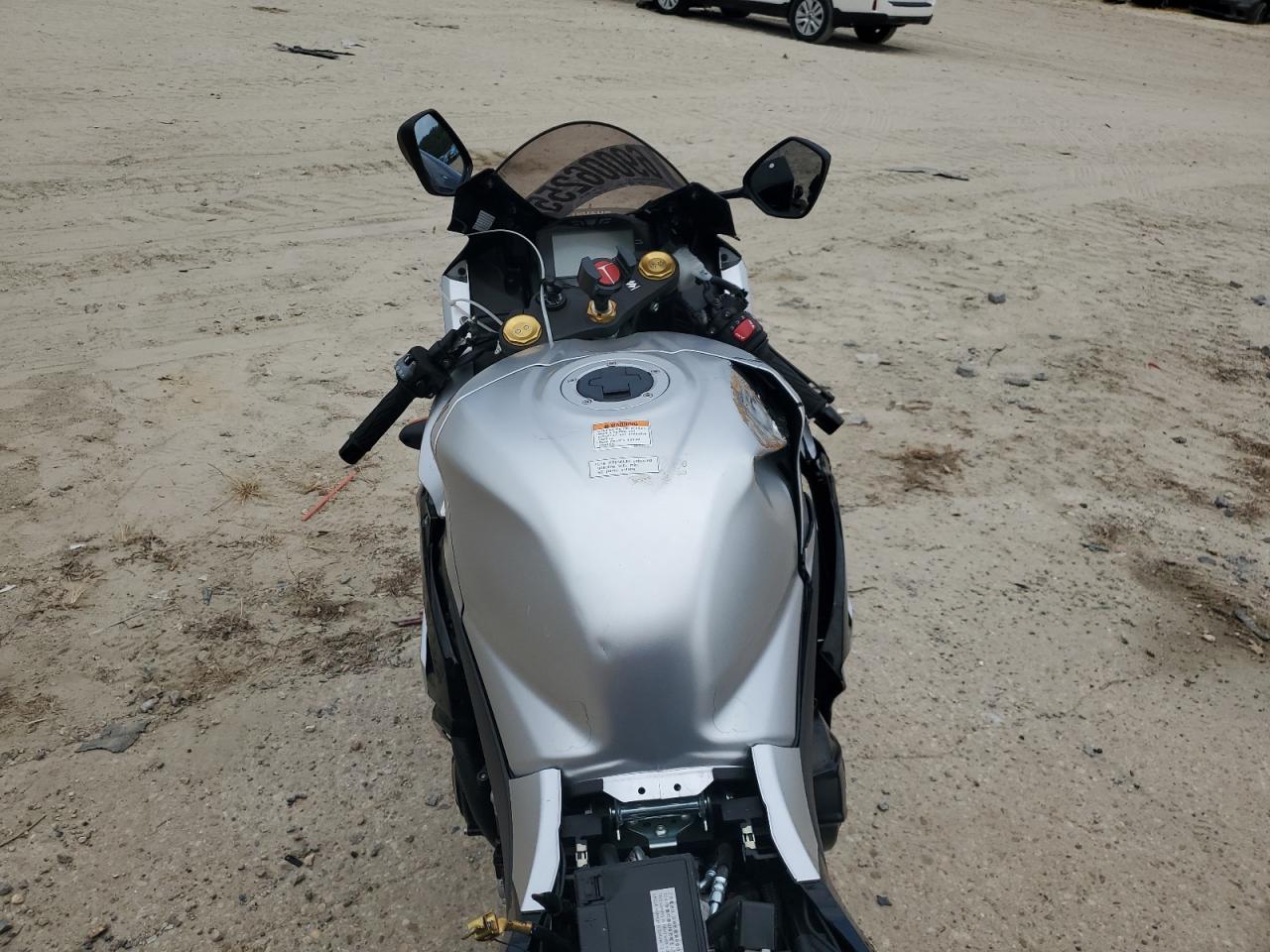 2025 Suzuki Gsx-R1000 VIN: JS1DM11B0S7100437 Lot: 69006255