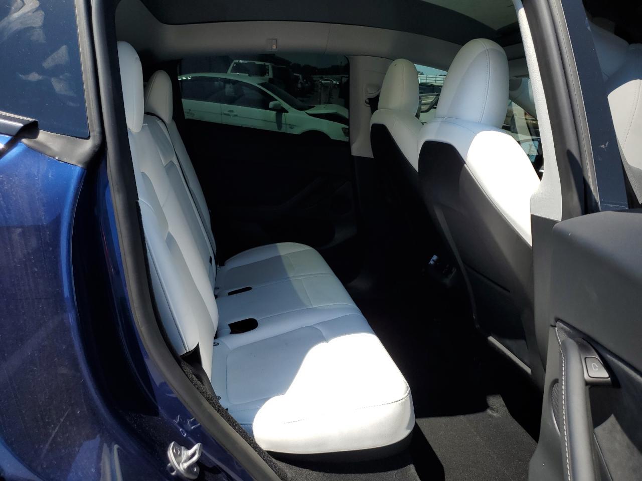 2024 Tesla Model Y VIN: 7SAYGDEF0RF049560 Lot: 68134625