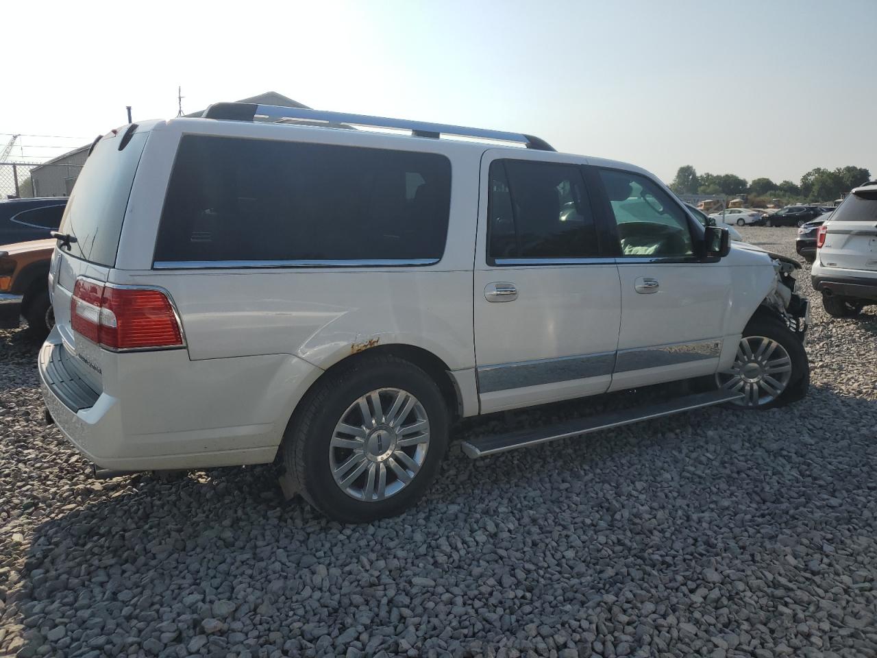 2014 Lincoln Navigator L white null flexible 5LMJJ3J57EEL02126 photo #4