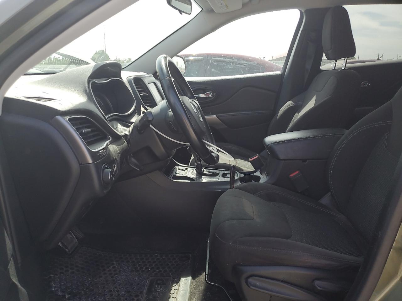 2019 Jeep Cherokee Latitude VIN: 1C4PJLCB1KD108925 Lot: 70570585