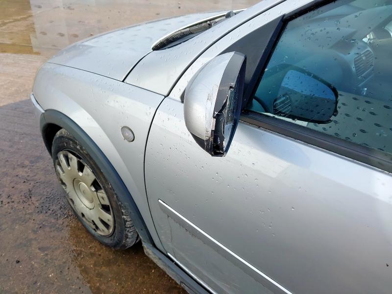 2004 VAUXHALL CORSA DESIGN