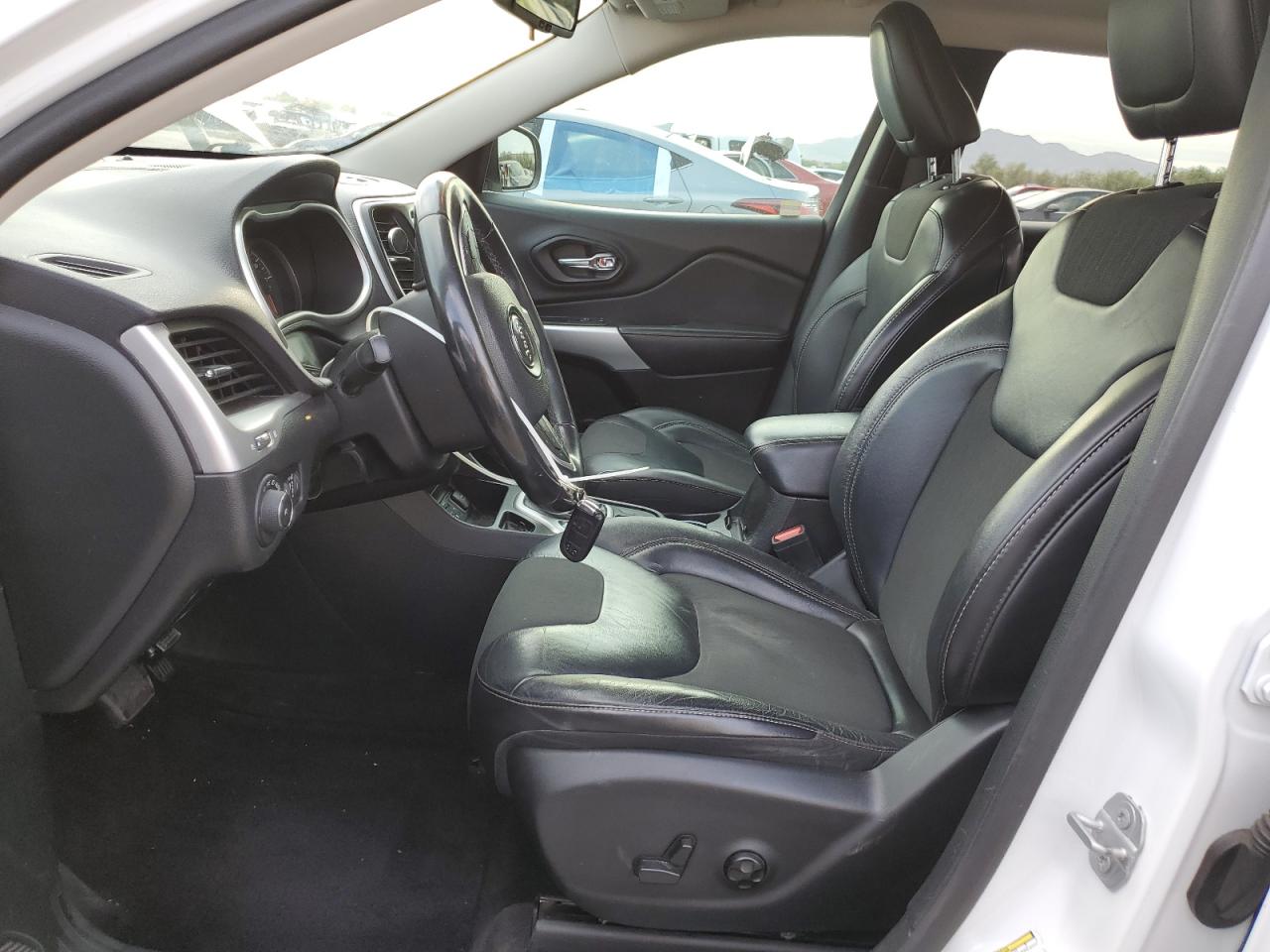 2018 Jeep Cherokee Latitude Plus VIN: 1C4PJLLB1JD576961 Lot: 70883745