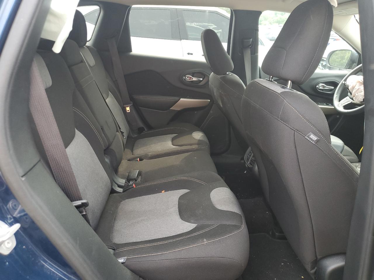 2018 Jeep Cherokee Latitude VIN: 1C4PJMCB0JD577721 Lot: 67399215