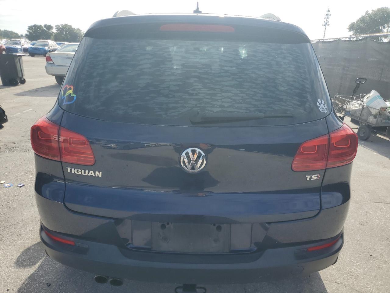 2016 Volkswagen Tiguan S VIN: WVGAV7AX8GW611844 Lot: 70020365