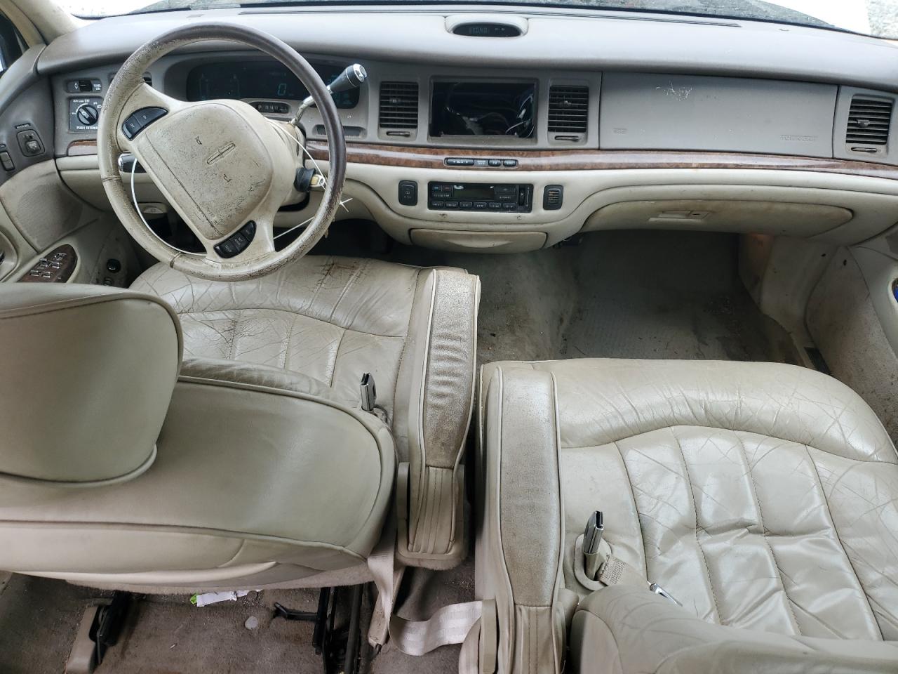 1997 Lincoln Town Car Executive VIN: 1LNLM81W1VY745069 Lot: 67618525