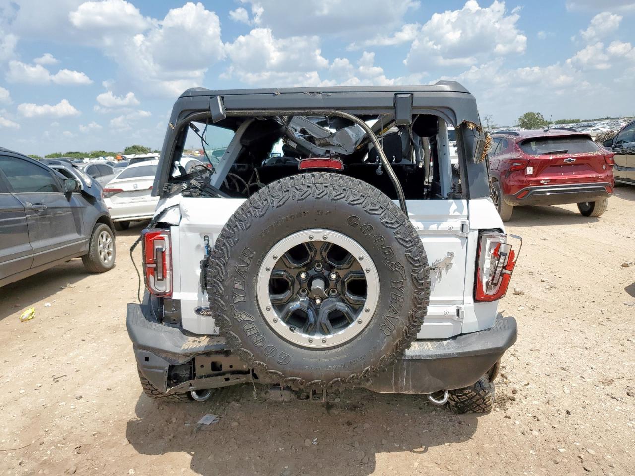 2023 Ford Bronco Base VIN: 1FMEE5DP1PLC02975 Lot: 69251805