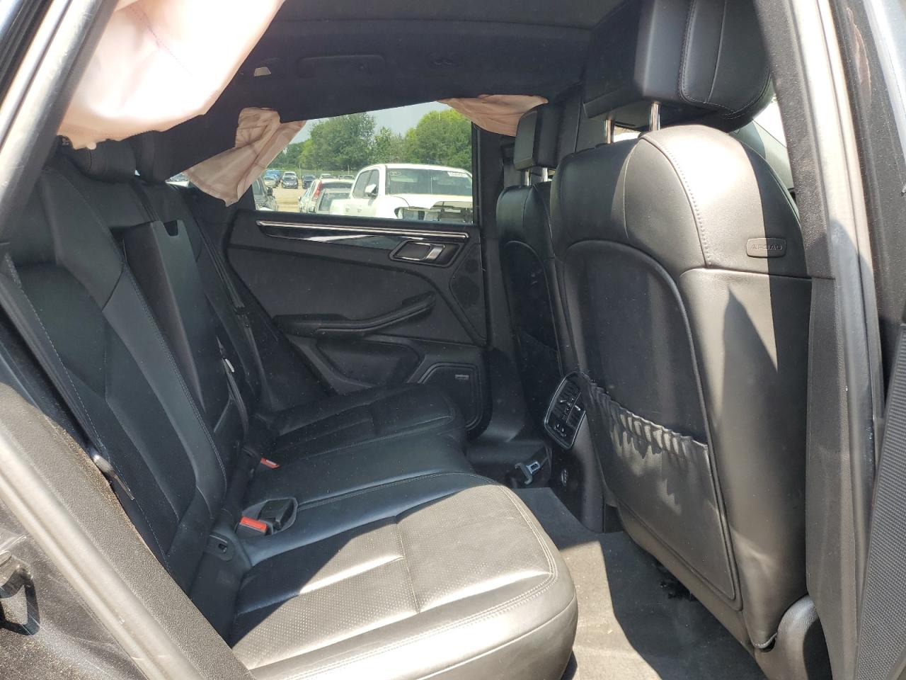 2017 Porsche Macan VIN: WP1AA2A54HLB82429 Lot: 67115225