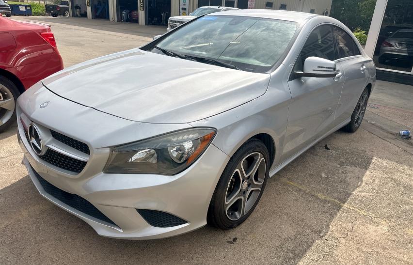 Sedans MERCEDES-BENZ CLA-CLASS 2014 Srebrny