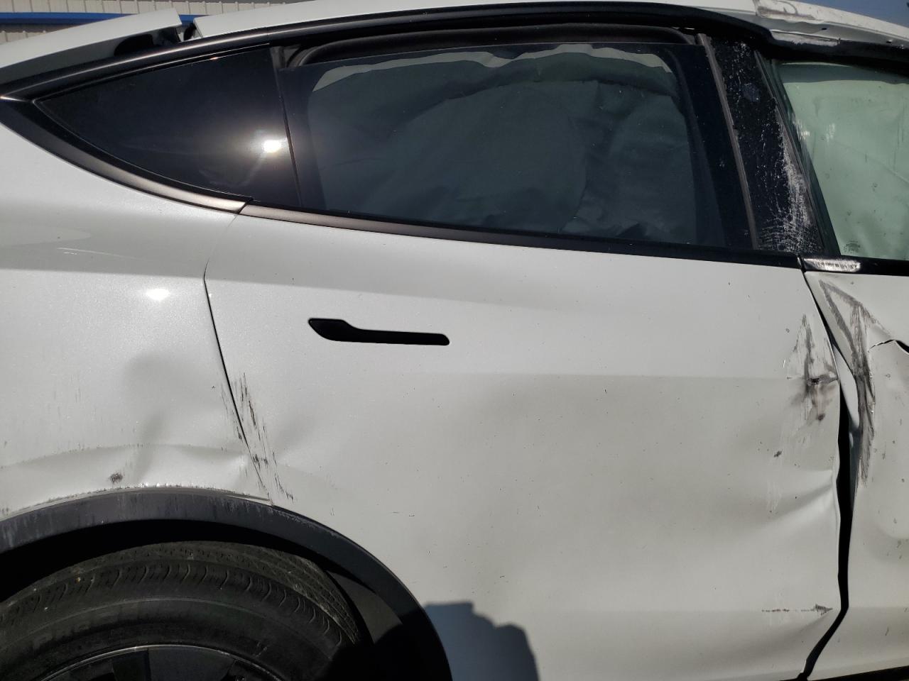 2024 Tesla Model Y VIN: 7SAYGDED1RF121719 Lot: 68786665
