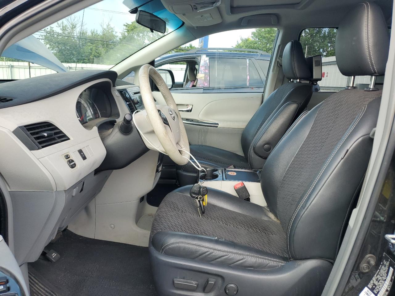 2011 Toyota Sienna Sport VIN: 5TDXK3DCXBS103568 Lot: 67611515