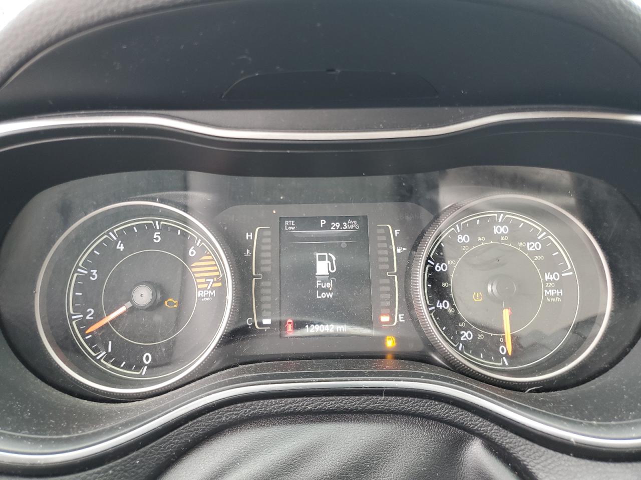 2019 Jeep Cherokee Latitude VIN: 1C4PJLCB4KD266563 Lot: 67404795