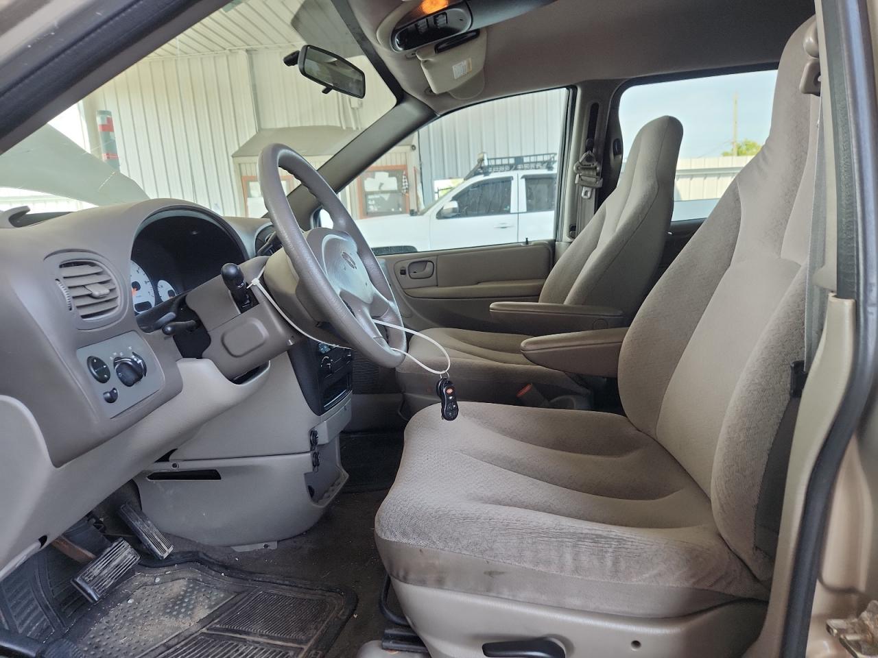 2003 Dodge Caravan Sport VIN: 1D4GP45303B111700 Lot: 69298565