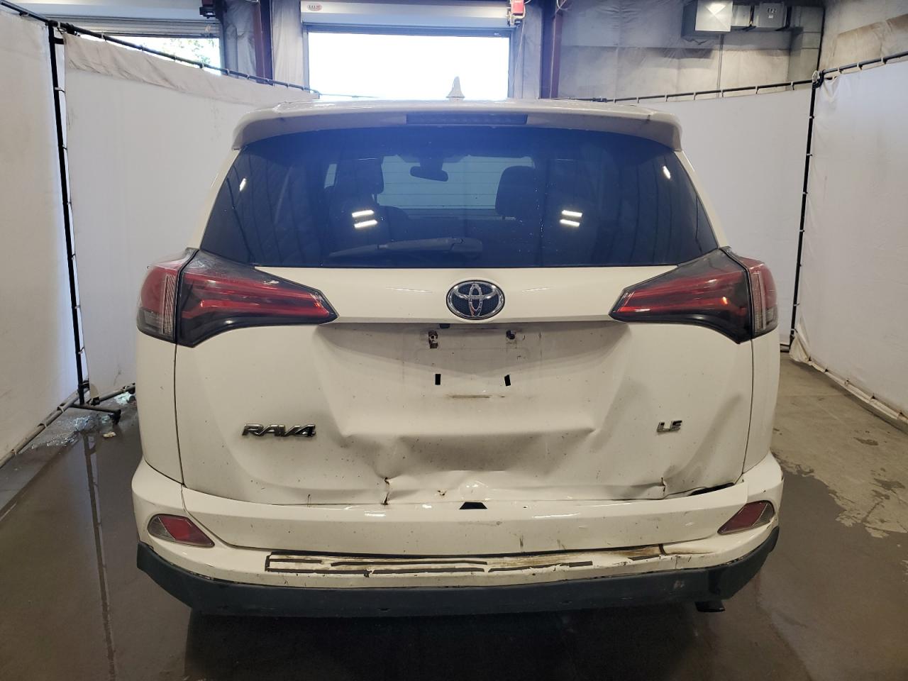 2018 Toyota Rav4 Le VIN: 2T3ZFREV5JW437729 Lot: 69721495
