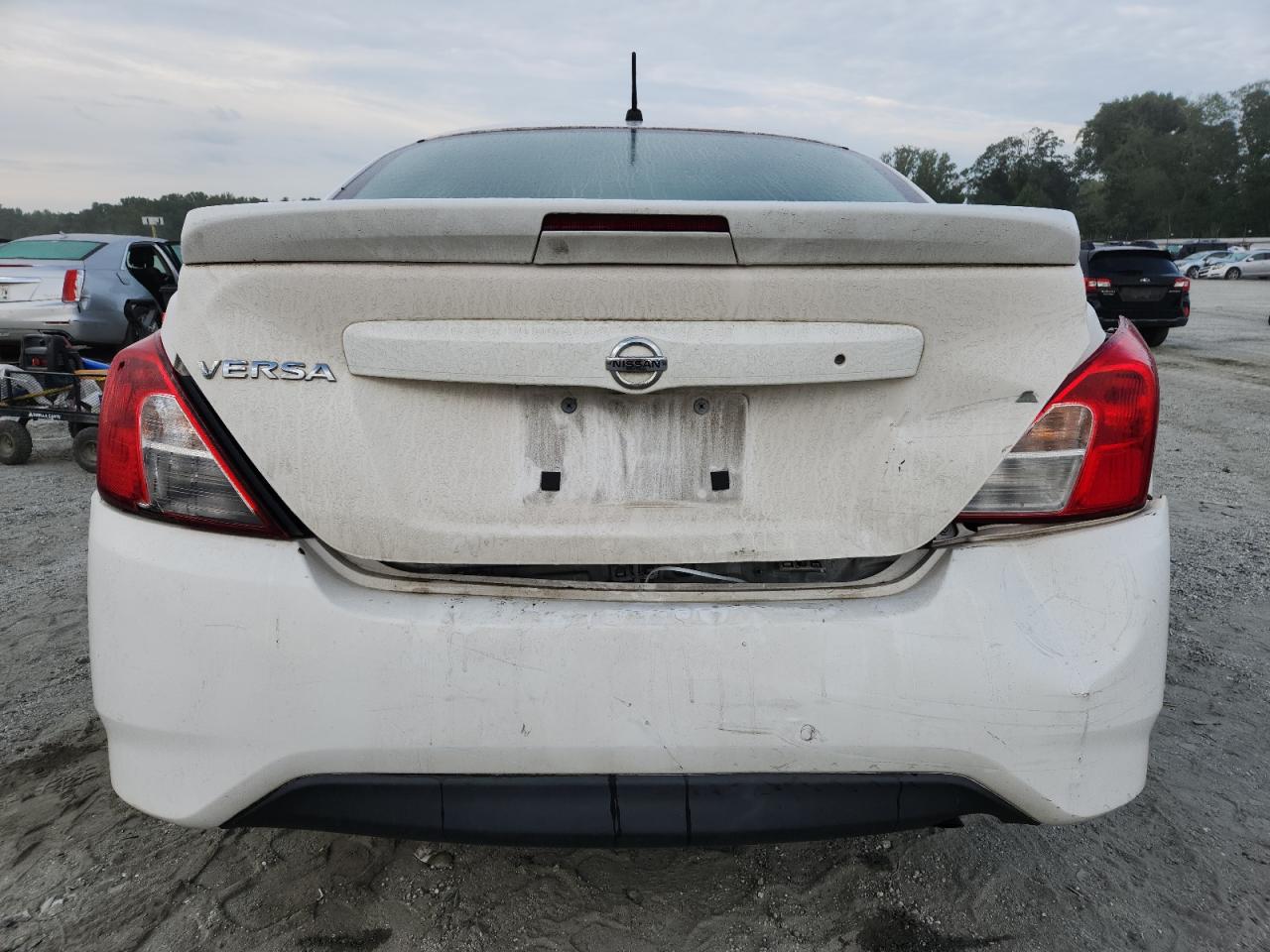 2017 Nissan Versa S VIN: 3N1CN7AP7HL825571 Lot: 70690135