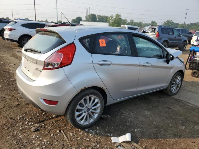 Hatchbacks FORD FIESTA 2014 Srebrny