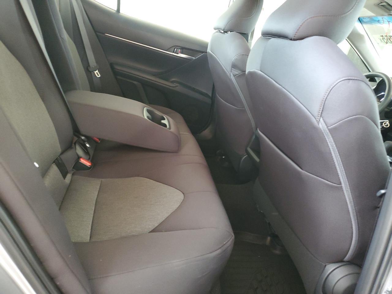 2018 Toyota Camry L VIN: 4T1B11HK7JU152378 Lot: 70343765