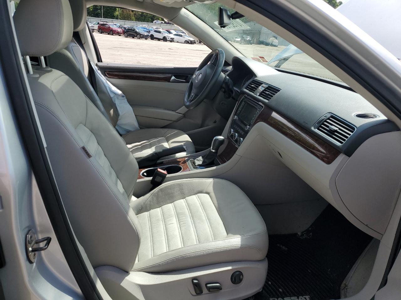 2013 Volkswagen Passat Sel VIN: 1VWCP7A36DC027229 Lot: 70192725