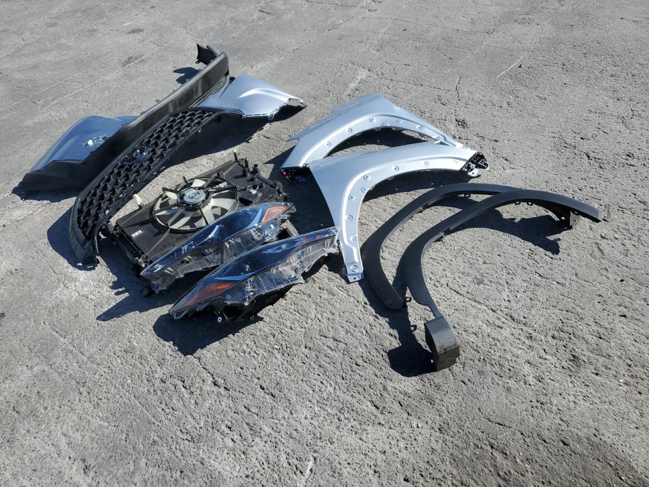 2022 Toyota Corolla Cross Le VIN: 7MUBAABG8NV014051 Lot: 69849555