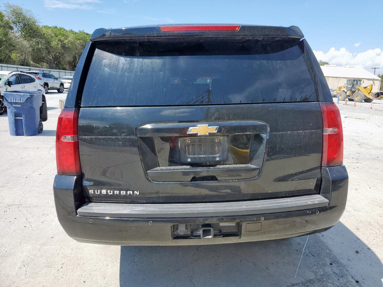 2019 Chevrolet Suburban C1500 Lt VIN: 1GNSCHKC4KR330025 Lot: 70359805