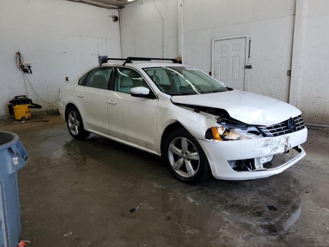  VOLKSWAGEN PASSAT 2013 Biały
