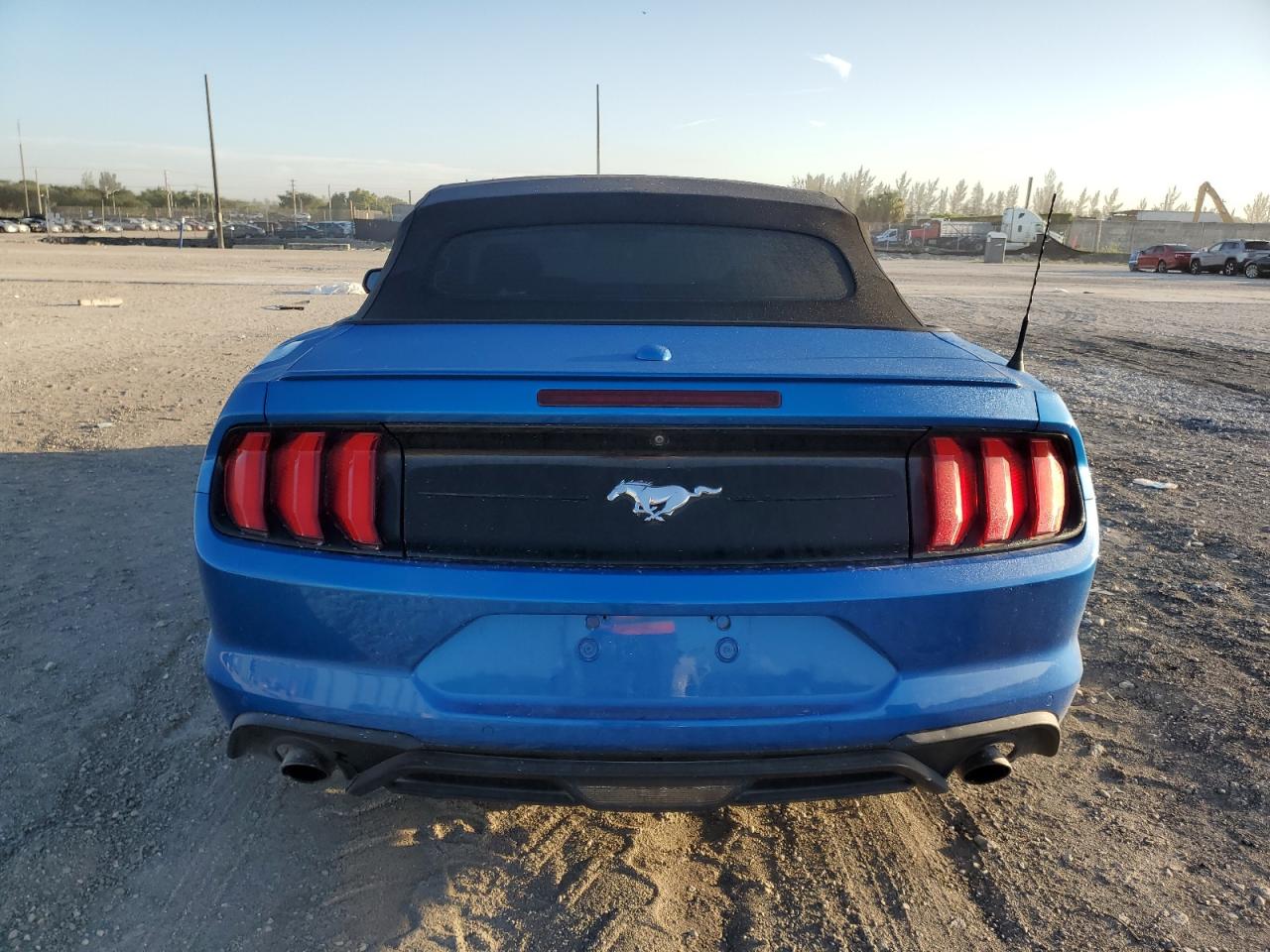 2019 Ford Mustang VIN: 1FATP8UHXK5121136 Lot: 66923695