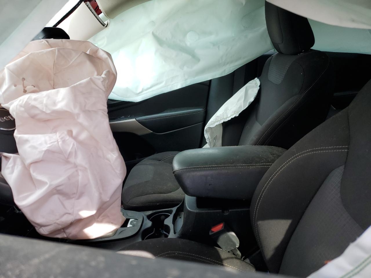 2017 Jeep Cherokee Latitude VIN: 1C4PJLCB0HW598223 Lot: 70700755