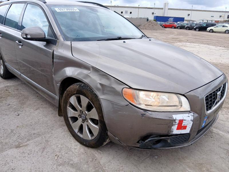 2008 VOLVO V70 SE